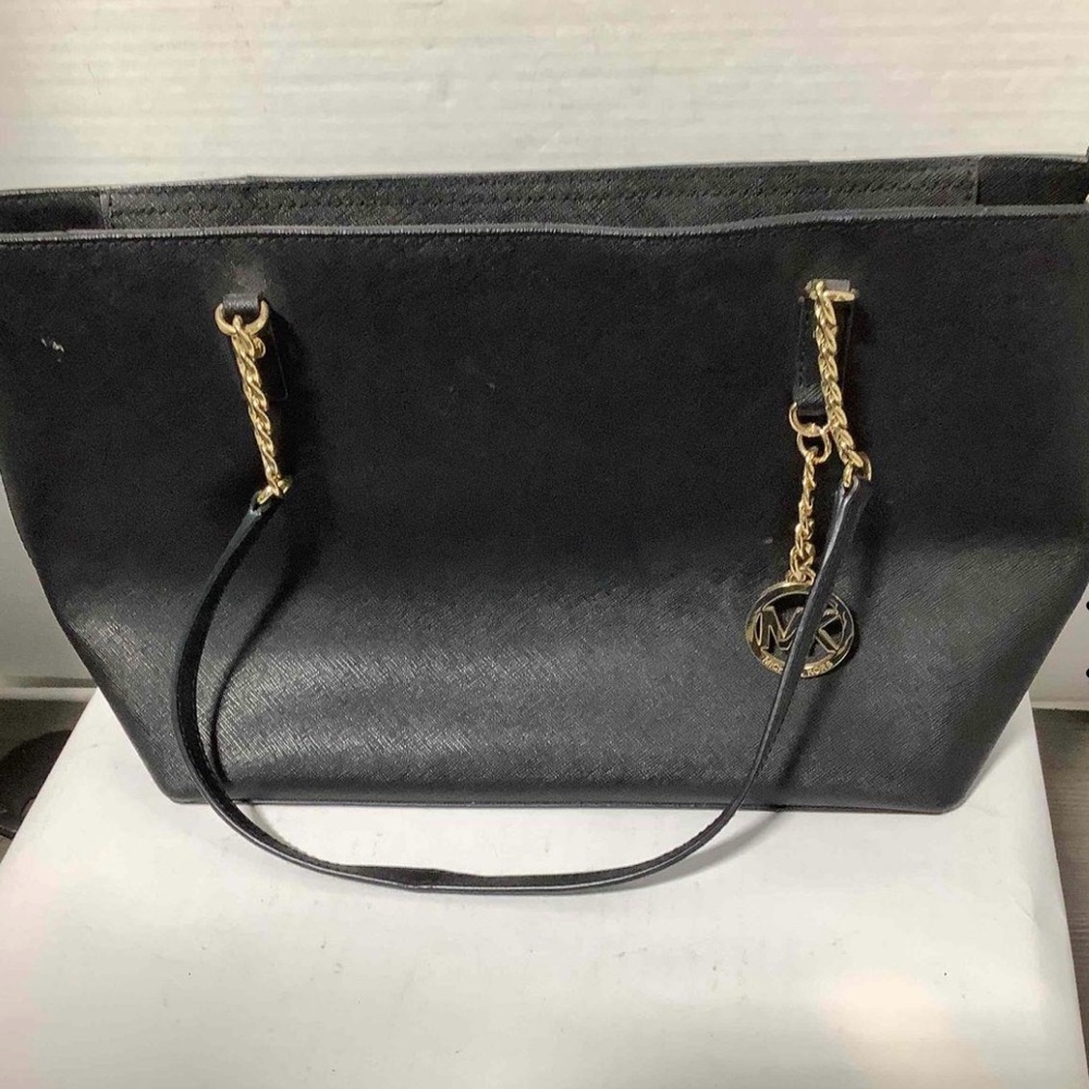 Michael Kors Shania Large East West Chain Leather Tote Handbag. (EUC)